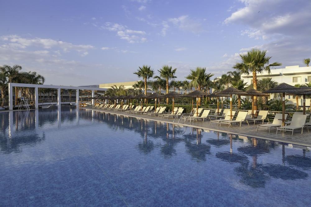 Blue Lagoon Resort Lambi  Exterior photo