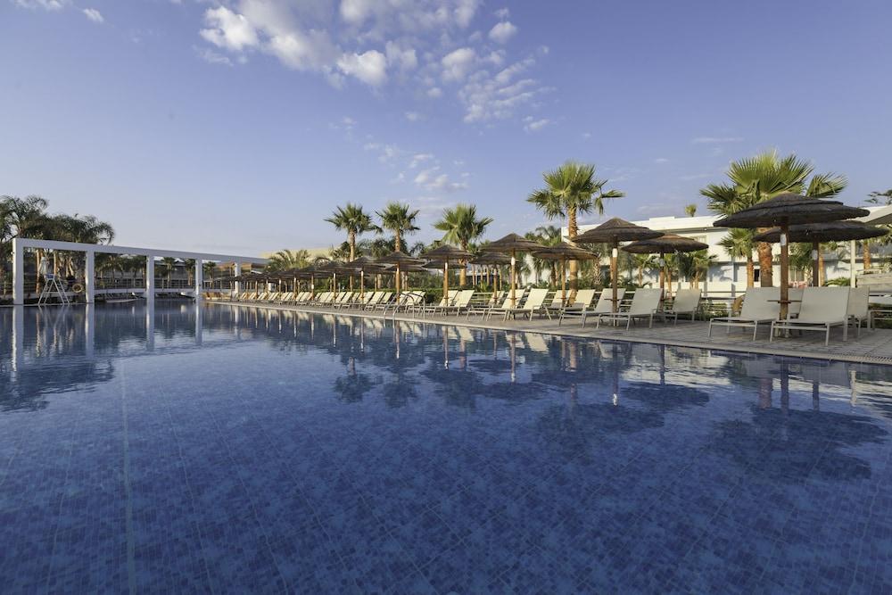 Blue Lagoon Resort Lambi  Exterior photo